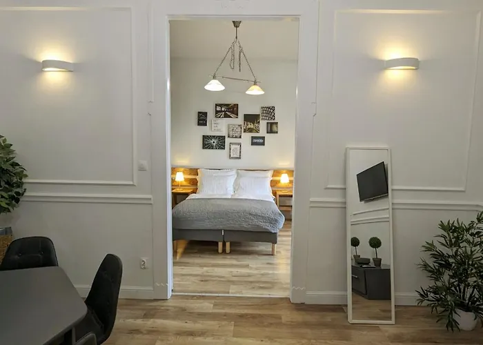 3 In The Beautiful Street * Budapeszt