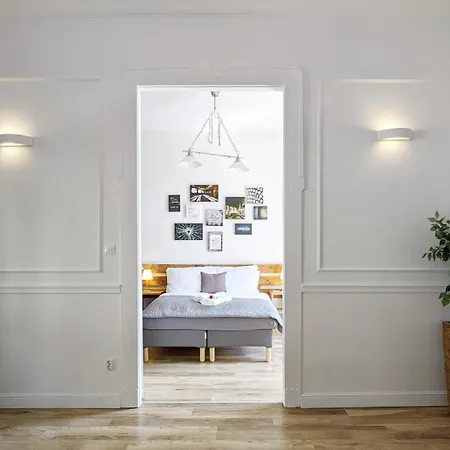 3 In The Beautiful Street Apartman